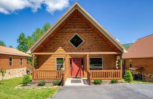White Oak Lodge Cabin | Bear Necessities-Cozy 2BR Cabin Gatlinburg-Hot Tub