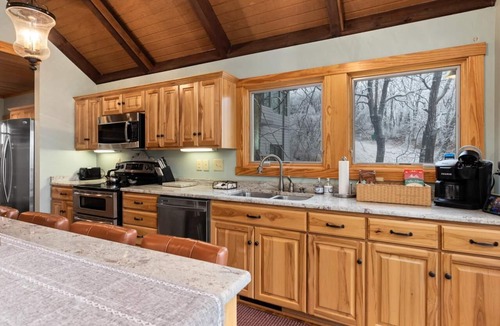 Treeloft House | Bear Necessities with Wintergreen Advantage