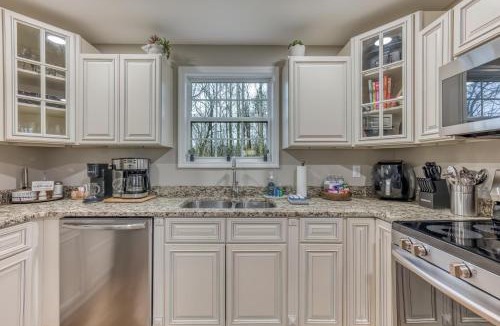 Johnson City House | Bear Oaks Retreat