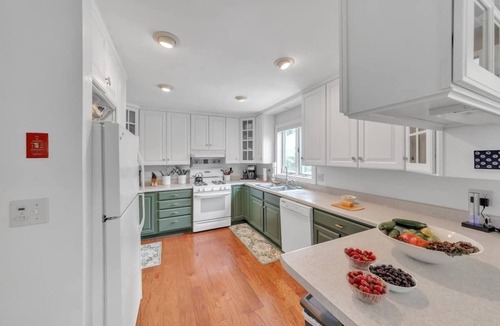 Sunderland House | Bear Pass - Mountain View by RedAwning
