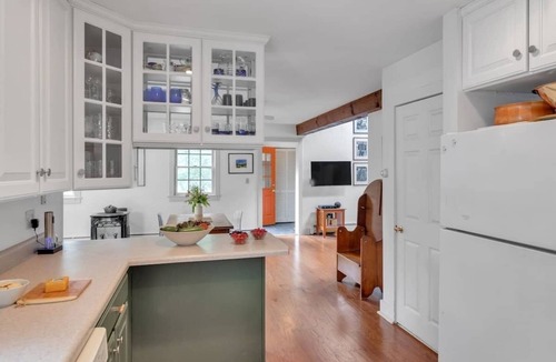 Sunderland House | Bear Pass - Mountain View by RedAwning