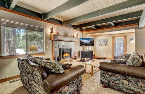 North Upper Truckee House | Bear Pause 4BR - Large Deck & Balcony