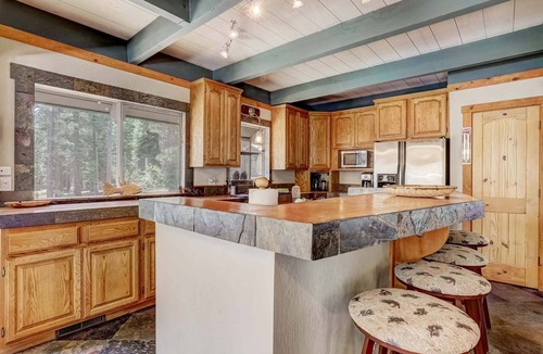 North Upper Truckee House | Bear Pause 4BR | Large Deck & Balcony