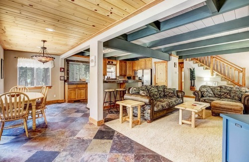 North Upper Truckee House | Bear Pause 4BR | Large Deck & Balcony