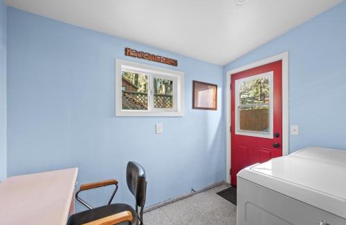 Big Bear Ski Chalet | Bear Pause Retreat - Great Location in Big Bear