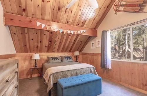 Big Bear Ski Chalet | Bear Pause Retreat - Great Location in Big Bear