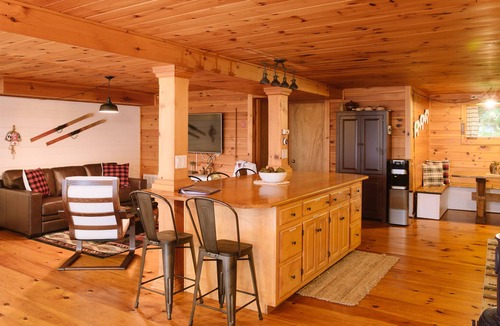 Wardsboro Ski Chalet | Bear Paw Cabin - Game Room Fire Pit Golf Hike