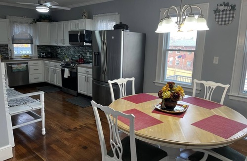 Waterbury House | Bear Retreat - 2-bedroom house in Waterbury