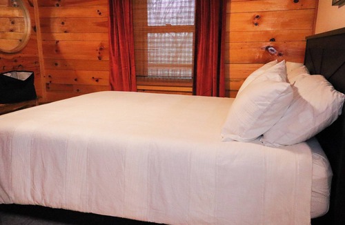 Lynn Garden Cabin | Bear Ridge Cabin - Remote Retreat