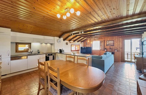 Les Mayens-de-Sion Apartment | Bear Ridge Retreat - 8mns to slopes - Swiss Alps