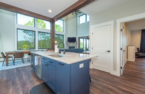 Old Fort House | Bear Ridge Retreat | Pet-Friendly New Build with VIEWS!
