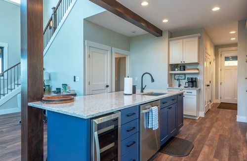 Old Fort House | Bear Ridge Retreat | Pet-Friendly New Build with VIEWS!
