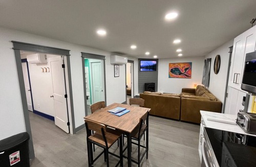 Hawley House | Bear Run Bungalow |Hot Tub|Kayaks|Close to Town!