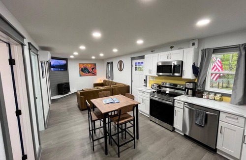 Hawley House | Bear Run Bungalow |Hot Tub|Kayaks|Close to Town!