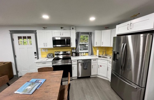 Hawley House | Bear Run Bungalow |Hot Tub|Kayaks|Close to Town!