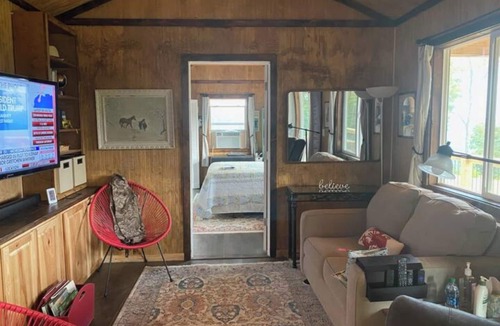 Del Rio Cabin | Bear's Den: 65 Acres of Seclusion, Nature, Beauty + Entertainment, Restaurants