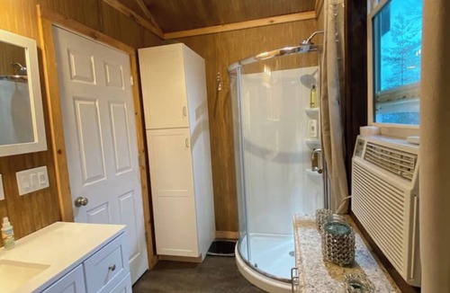 Del Rio Cabin | Bear's Den: 65 Acres of Seclusion, Nature, Beauty + Entertainment, Restaurants