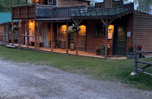 Ririe Apartment | Bear's Den At Mountain River Ranch