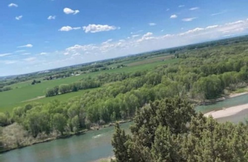 Ririe Apartment | Bear's Den At Mountain River Ranch