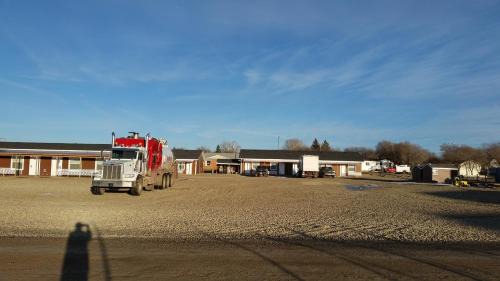 Shaunavon Hotel | Bear's Den Lodge