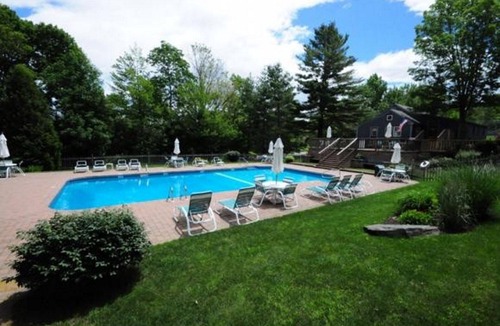 West Dover House | Bear's Den - Mount Snow Townhome - w/Heated Pool!