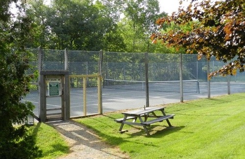 West Dover House | Bear's Den - Mount Snow Townhome - w/Heated Pool!