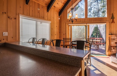 Arnold Ski Chalet | Bear's Outpost- ~ Central Heat!Stay 4 nights, Get 5th night free