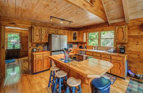 Foxfire Estates Cabin | Bear Track Falls Retreat Mtn. Getaway!