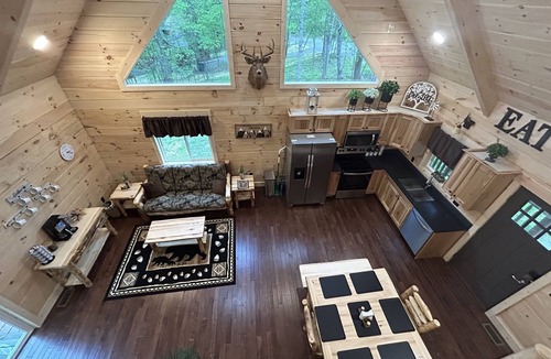 Mannsville Cabin | Bear Tracks Getaway Cabin
