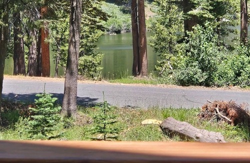 Bear Valley Ski Chalet | Bear Valley Alpine Cabin-3bdrm2bth