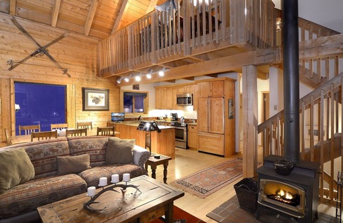 Mount Crested Butte House | Bear Vista/Ideal Log Home with Endless Views! 5 Bedroom With Hot Tub!