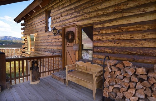 Mount Crested Butte House | Bear Vista/Ideal Log Home with Endless Views! 5 Bedroom With Hot Tub!