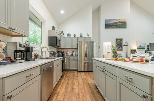 Sautee Nacoochee Cabin | Bearadise Bungalow | Luxurious Canopy Retreat | Hot Tub | Fire Pit | Pool Table