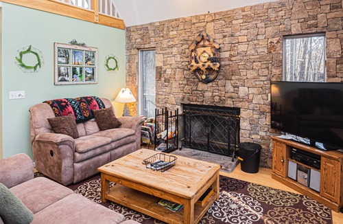 Oakland House | Bearadise | Lake Access Home + Large Yard
