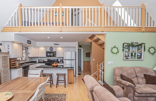 Oakland House | Bearadise | Lake Access Home + Large Yard