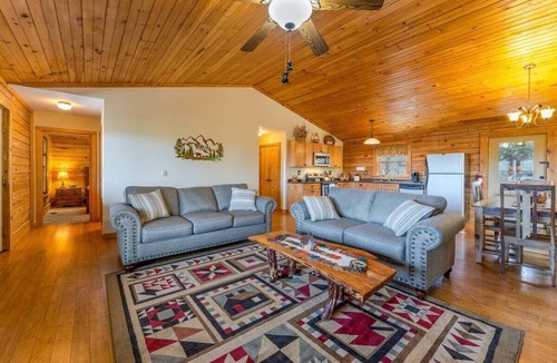 Hendersonville Cabin | Bearadise Log Cabin with Mountain Views