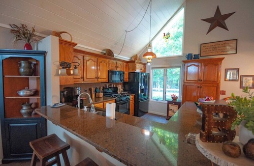 Blairsville House | Bearadise Ridge-Fireplace-Fire pit-Amazing View