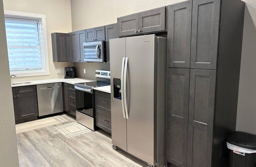 Maryville Apartment | Bearcat Basecamp 3 BR 2 Bath duplex next to NWMSU in Maryville.
