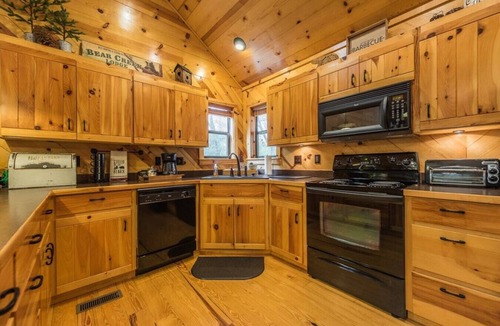Winrock House | BearCreek Cabin, Nostalgic, Park-like setting