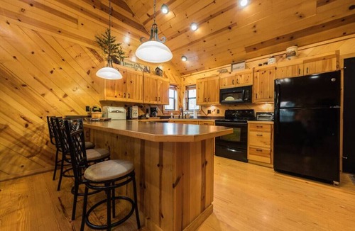 Winrock House | BearCreek Cabin, Nostalgic, Park-like setting