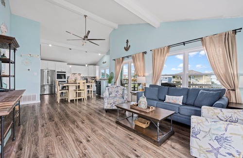 City-by-the Sea House | Bearfoot Bungalow | Cozy Pet-Friendly Bayfront Beauty Near Area Fun!
