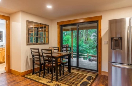 Paradise Estates House | Bearfoot chalet. Sleeps 6/Hot tub