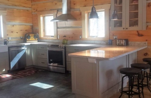 Rye Cottage | Bearhead Lodge - Beautiful 6 bedroom pine log cottage, lakefront,beach, forested
