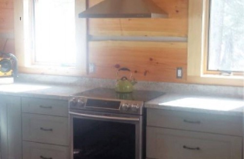 Rye Cottage | Bearhead Lodge - Beautiful 6 bedroom pine log cottage, lakefront,beach, forested