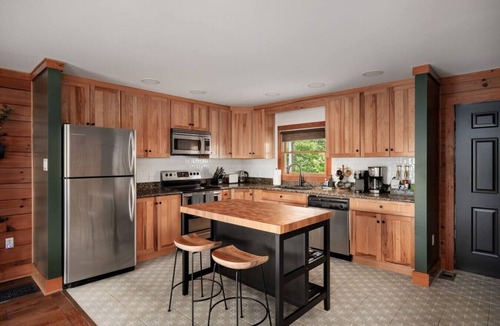 Stanley Cabin | Bearloga:Hot Tub, Sauna, Stunning Views, 75 acres