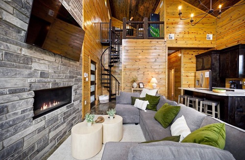 Broken Bow Cabin | Bearly Creekin' Stay for 14!