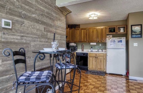 Chalet Village House | Bearly Makin' It II by Beyond Expectations: Mountain Chalet w/Hot Tub & Firepit