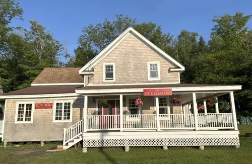 Rockwood Bed & Breakfast | Bears Den Lodge B & B #2