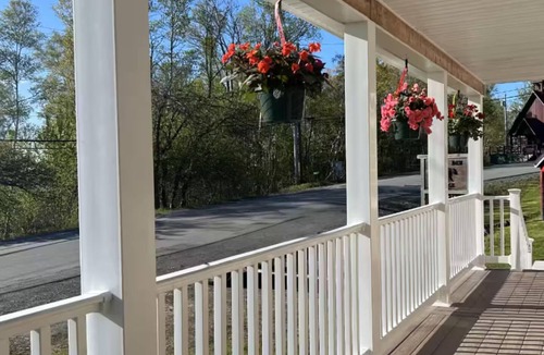 Rockwood Bed & Breakfast | Bears Den Lodge B & B #3