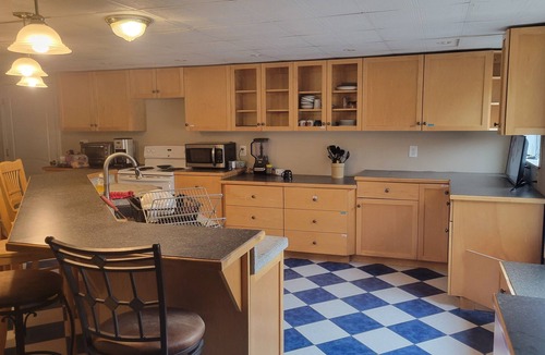 Glenburn House | Bears Den - Spacious Private Suite with shared Kitchen